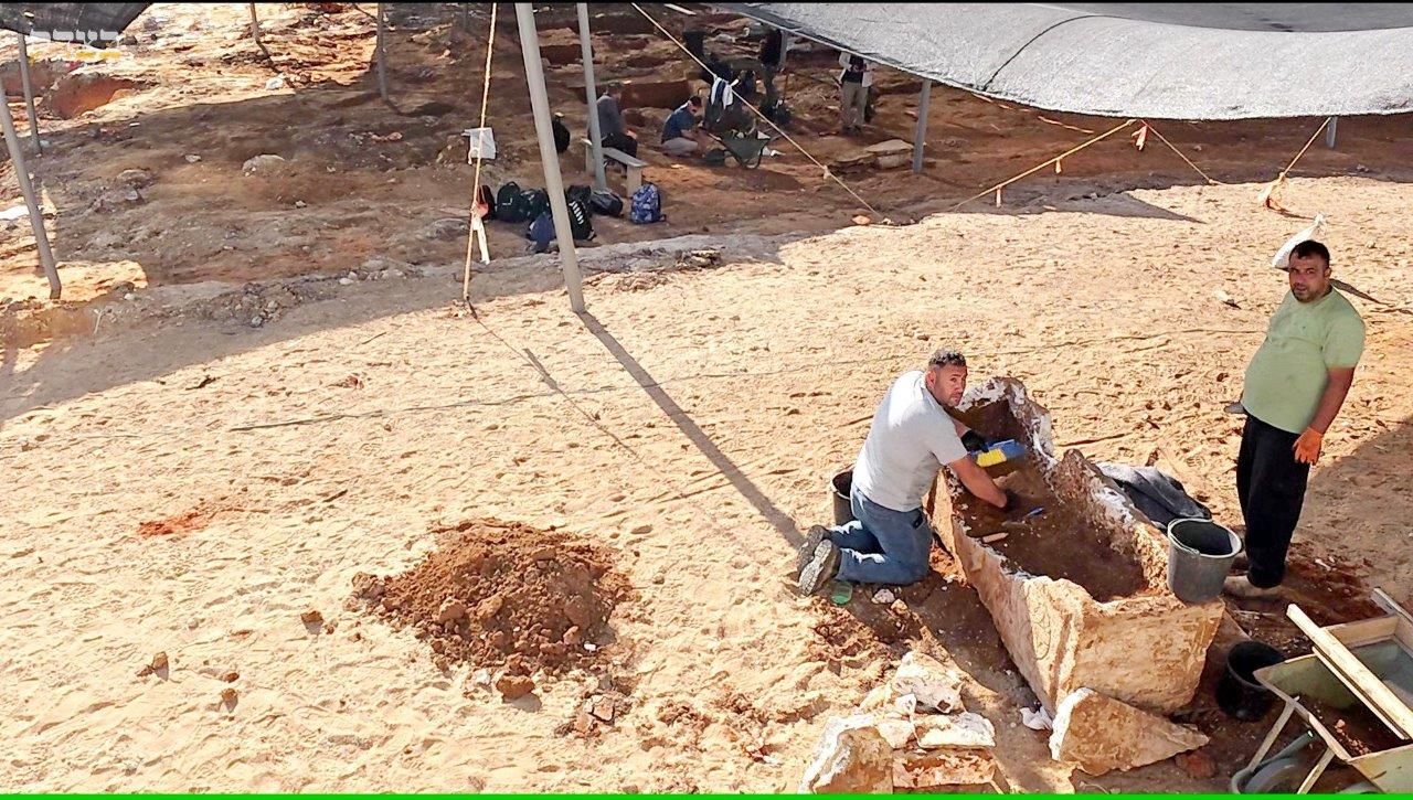 קברים מחוללים - בצדק (1).jpg