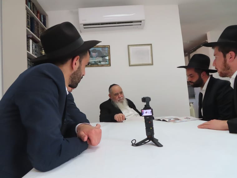 ראשי ארגון בנקל יחד הרב משה יפרח יו''ר ארגון 'חסדי יהודה זכרון אסתר'.JPG
